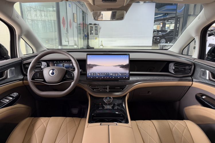 Used Denza D9 2022 DM-i 1040 Prestige Model Interior 4