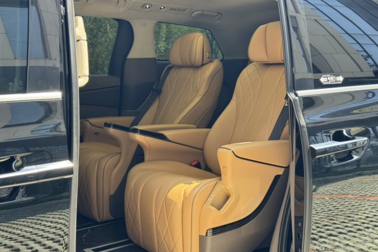 Used Denza D9 2022 DM-i 970 Four-Wheel Drive Flagship Model Interior 5