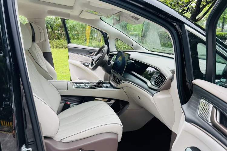 Used Denza D9 2022 DM-i 970 Four-Wheel Drive Flagship Model Interior 5