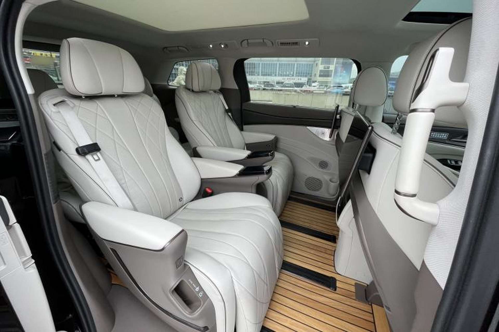Used Denza D9 2022 DM-i 970 Four-Wheel Drive Prestige Model Interior 6