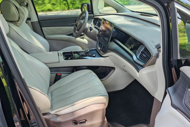 Used Denza D9 2022 DM-i 970 Four-Wheel Drive Prestige Model Interior 6