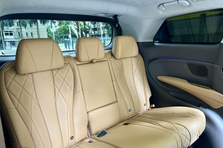 Used Denza D9 2022 EV 600 Four-Wheel Drive Flagship Model Interior 6
