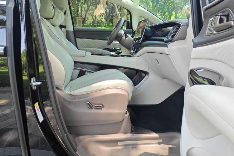 Used Denza D9 2022 DM-i 970 Four-Wheel Drive Prestige Model Interior 7