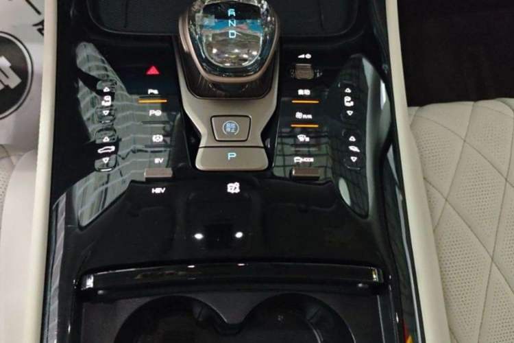 Used Denza D9 2022 DM-i 970 Four-Wheel Drive Flagship Model Interior 7