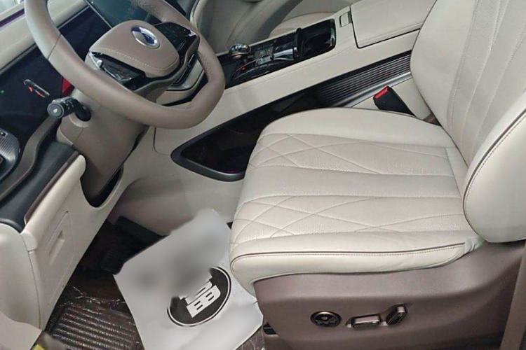 Used Denza D9 2022 DM-i 970 Four-Wheel Drive Flagship Model Interior 9