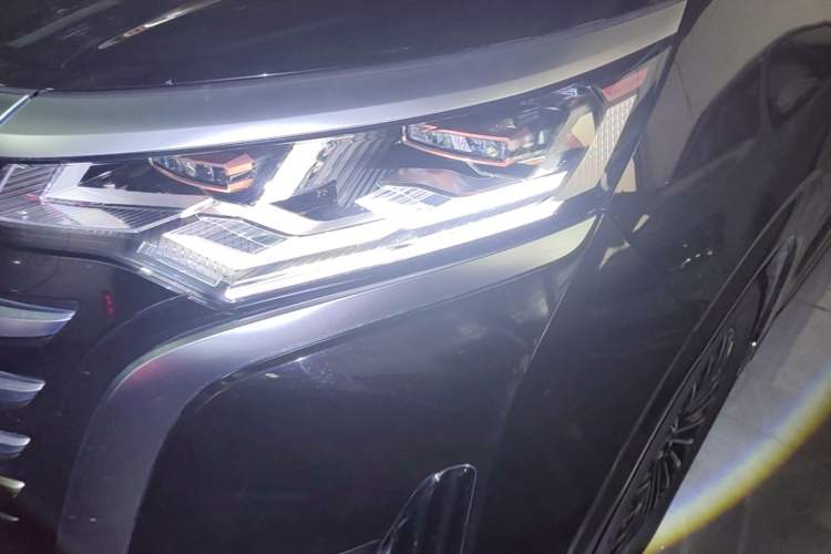 Used Denza D9 2022 DM-i 1040 Prestige Model Left Front Headlight