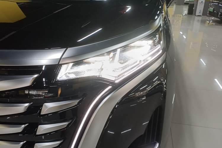 Used Denza D9 2022 DM-i 970 Four-Wheel Drive Flagship Model Left Front Headlight