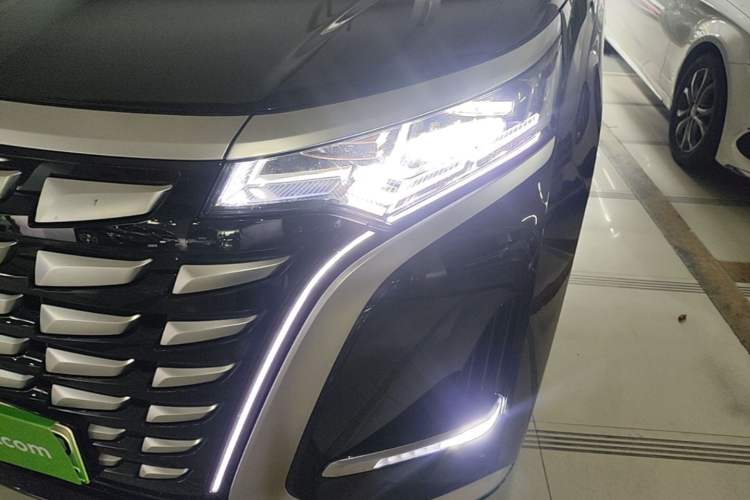 Used Denza D9 2022 DM-i 970 Four-Wheel Drive Flagship Model Left Front Headlight