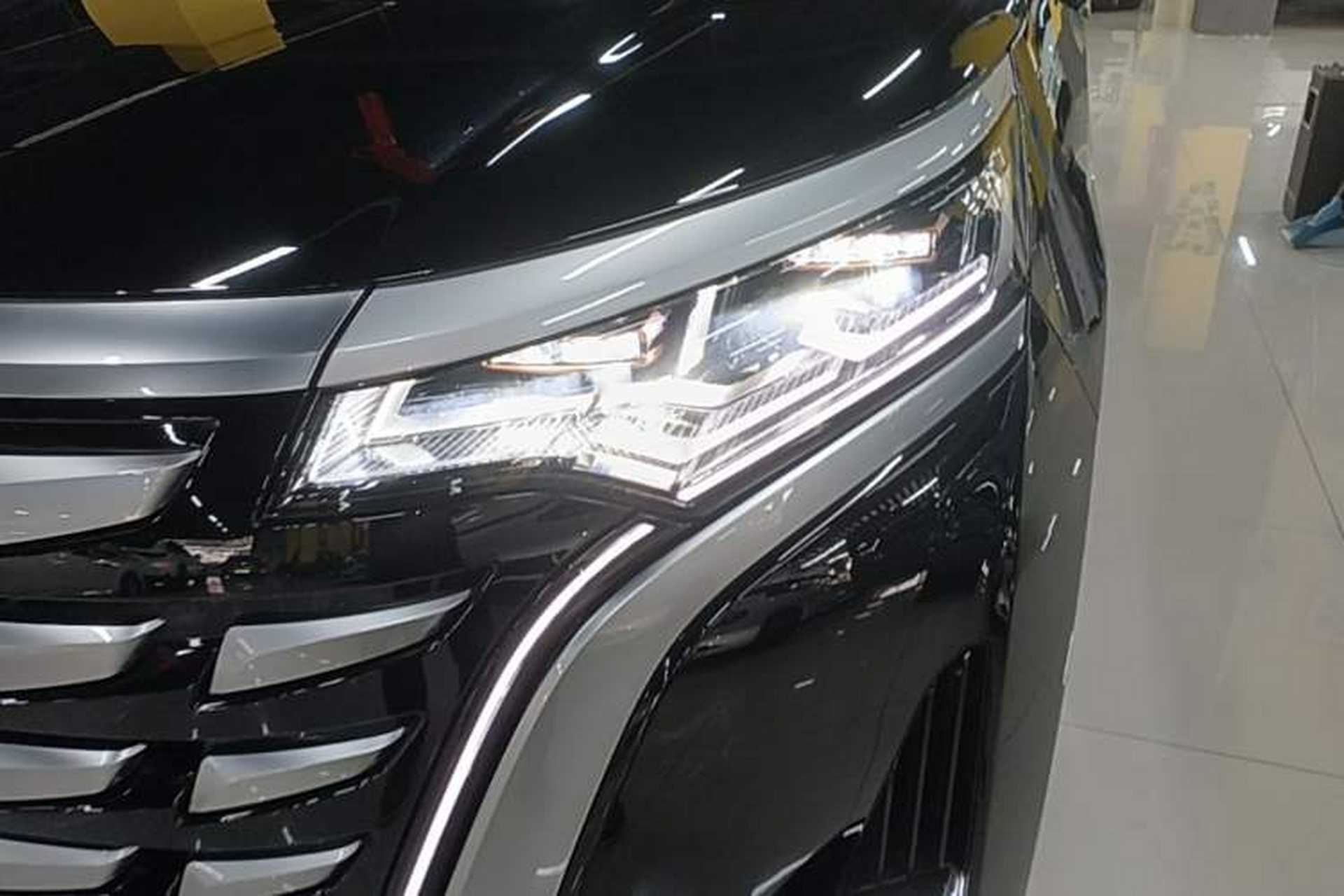 Used Denza D9 2022 DM-i 970 Four-Wheel Drive Flagship Model Left Front Headlight