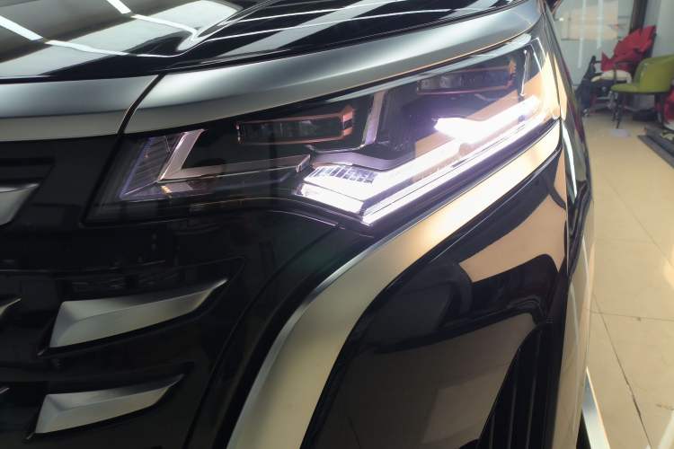 Used Denza D9 2022 DM-i 1040 Prestige Model Left Front Headlight