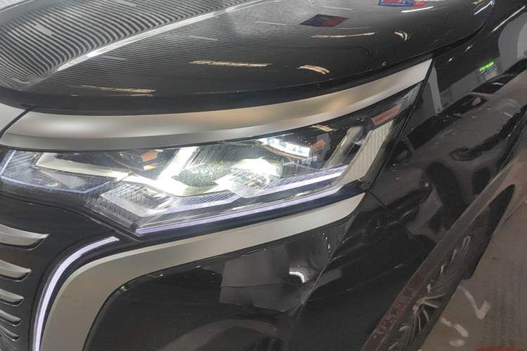 Used Denza D9 2022 DM-i 970 Four-Wheel Drive Flagship Model Left Front Headlight