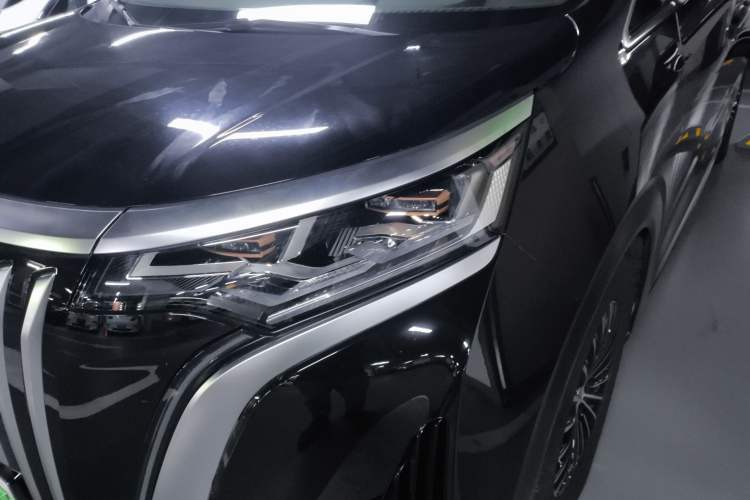 Used Denza D9 2022 EV 600 Four-Wheel Drive Prestige Model Left Front Headlight