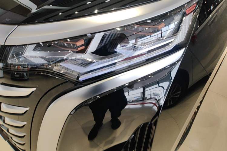 Used Denza D9 2022 DM-i 1040 Prestige Model Left Front Headlight