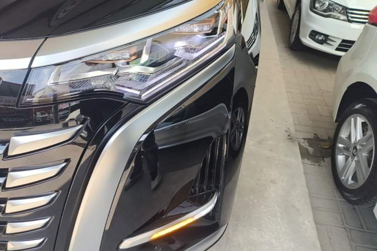 Used Denza D9 2022 DM-i 1040 Prestige Model Left Front Headlight