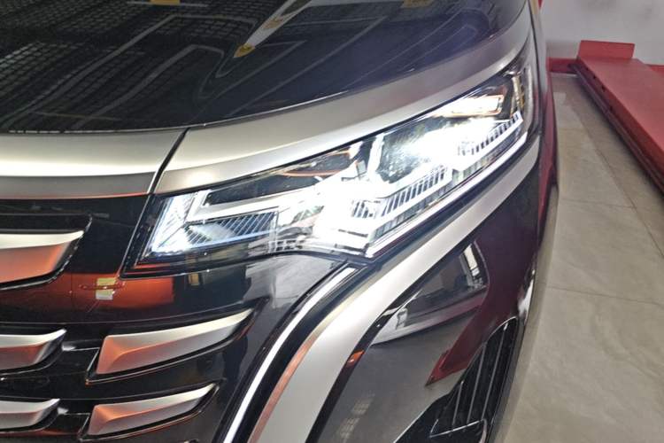 Used Denza D9 2022 DM-i 970 Four-Wheel Drive Flagship Model Left Front Headlight