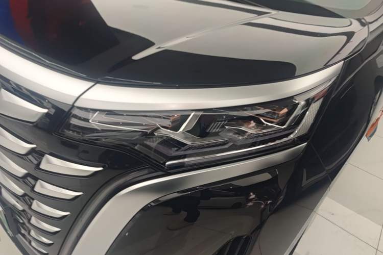 Used Denza D9 2022 DM-i 970 Four-Wheel Drive Flagship Model Left Front Headlight