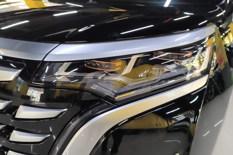 Used Denza D9 2022 DM-i 970 Four-Wheel Drive Prestige Model Left Front Headlight