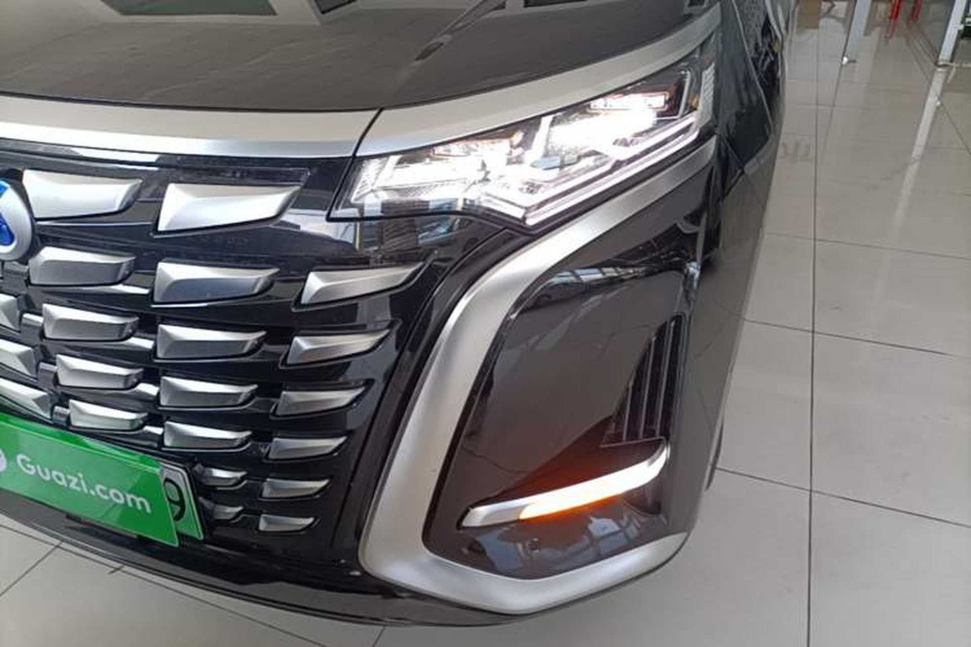 Used Denza D9 2022 DM-i 970 Four-Wheel Drive Prestige Model Left Front Headlight