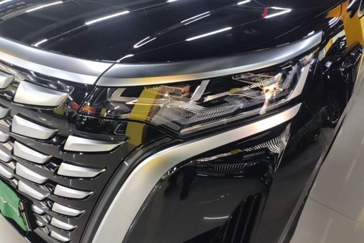 Used Denza D9 2022 DM-i 970 Four-Wheel Drive Flagship Model Left Front Headlight