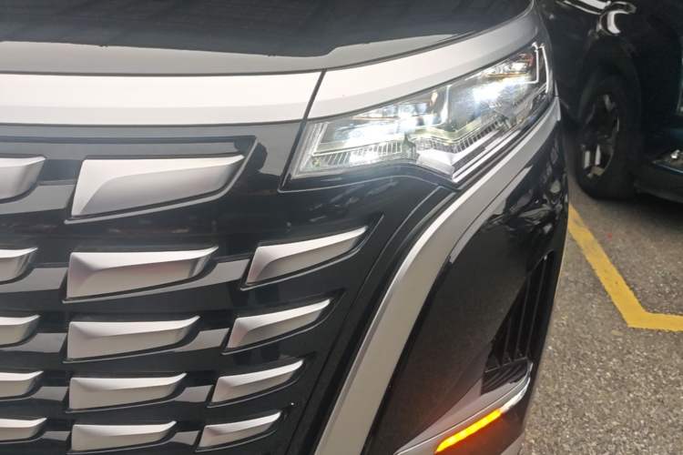 Used Denza D9 2022 DM-i 1040 Prestige Model Left Front Headlight