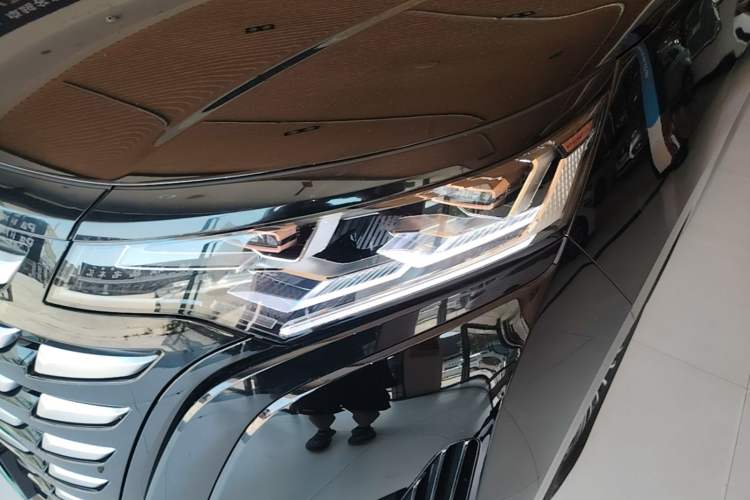 Used Denza D9 2022 DM-i 1040 Prestige Model Left Front Headlight