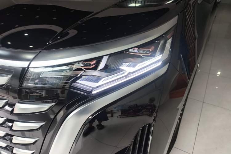 Used Denza D9 2022 DM-i 1040 Prestige Model Left Front Headlight