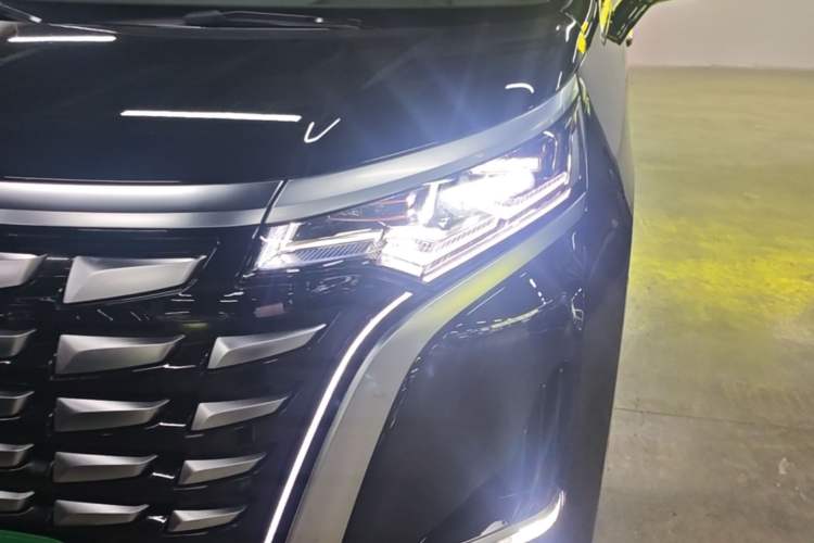 Used Denza D9 2022 DM-i 970 Four-Wheel Drive Flagship Model Left Front Headlight
