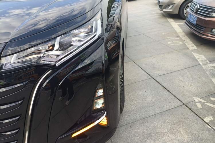 Used Denza D9 2022 DM-i 970 Four-Wheel Drive Prestige Model Left Front Headlight