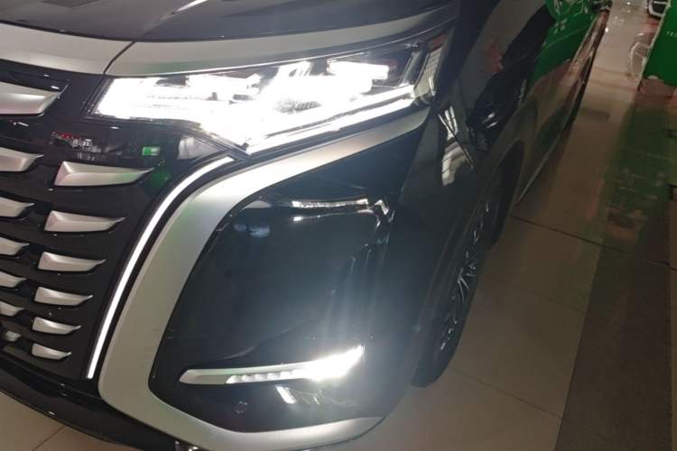 Used Denza D9 2022 DM-i 970 Four-Wheel Drive Flagship Model Left Front Headlight