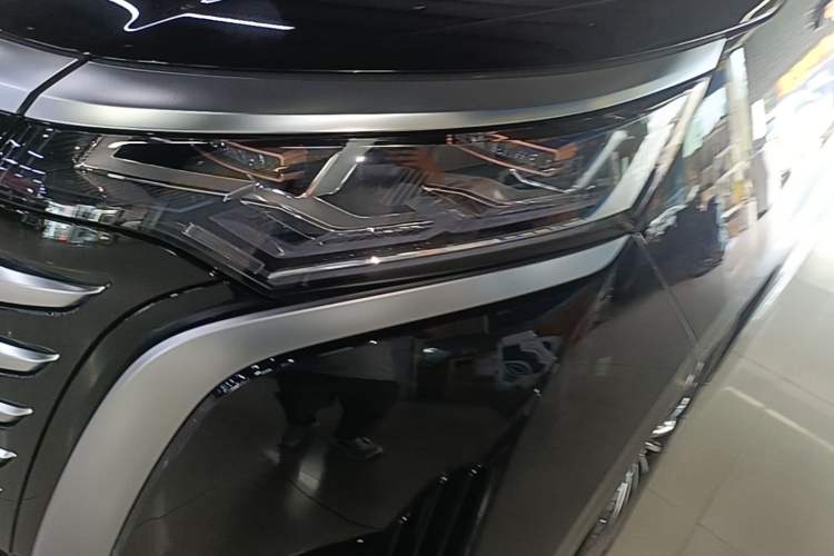Used Denza D9 2022 DM-i 970 Four-Wheel Drive Prestige Model Left Front Headlight