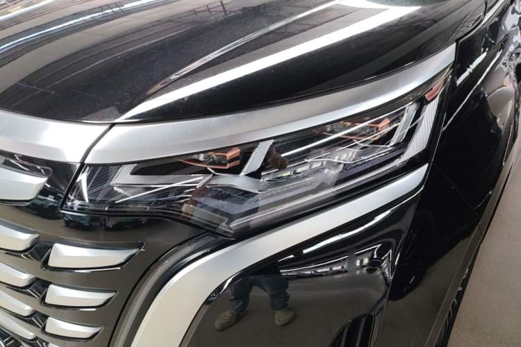 Used Denza D9 2022 DM-i 970 Four-Wheel Drive Flagship Model Left Front Headlight