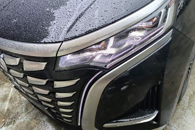 Used Denza D9 2022 DM-i 970 Four-Wheel Drive Flagship Model Left Front Headlight