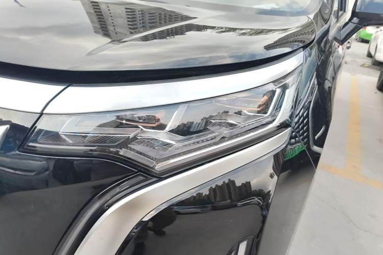 Used Denza D9 2022 EV 600 Four-Wheel Drive Flagship Model Left Front Headlight