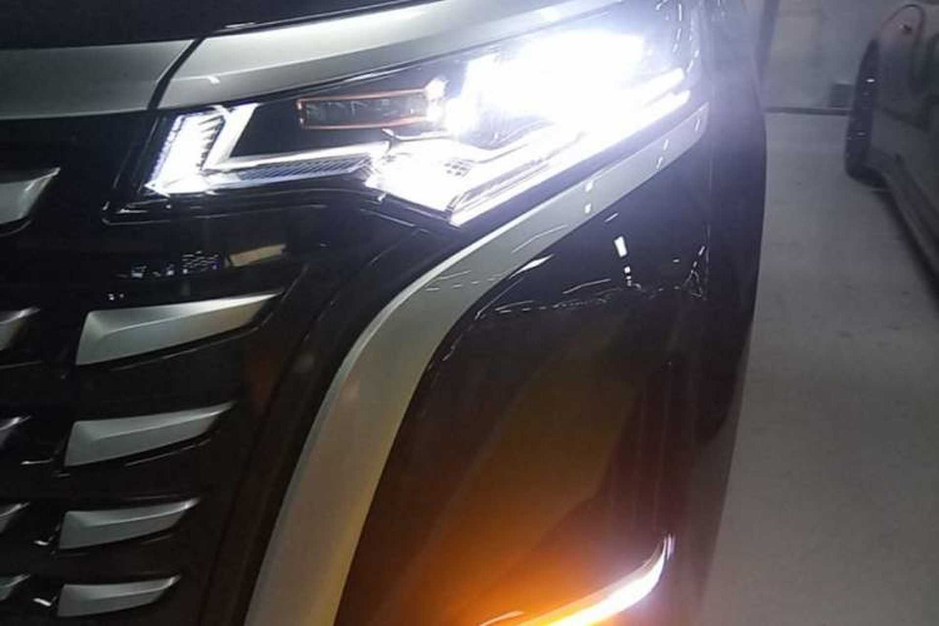 Used Denza D9 2022 DM-i 970 Four-Wheel Drive Prestige Model Left Front Headlight