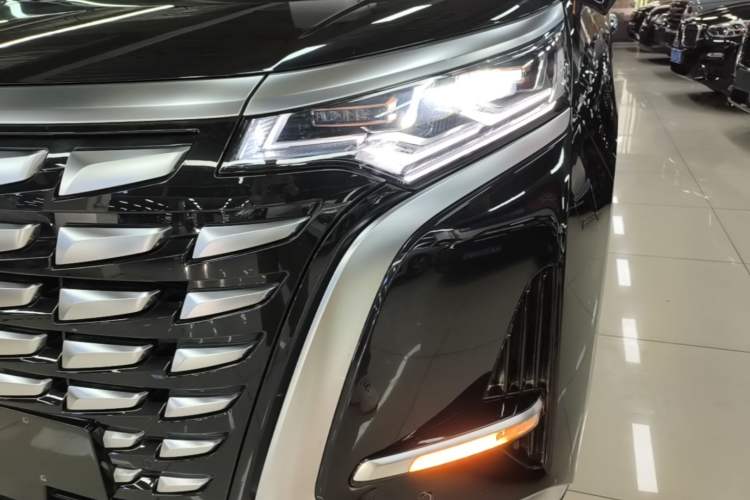 Used Denza D9 2022 DM-i 970 Four-Wheel Drive Prestige Model Left Front Headlight