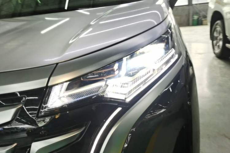 Used Denza D9 2022 DM-i 970 Four-Wheel Drive Flagship Model Left Front Headlight
