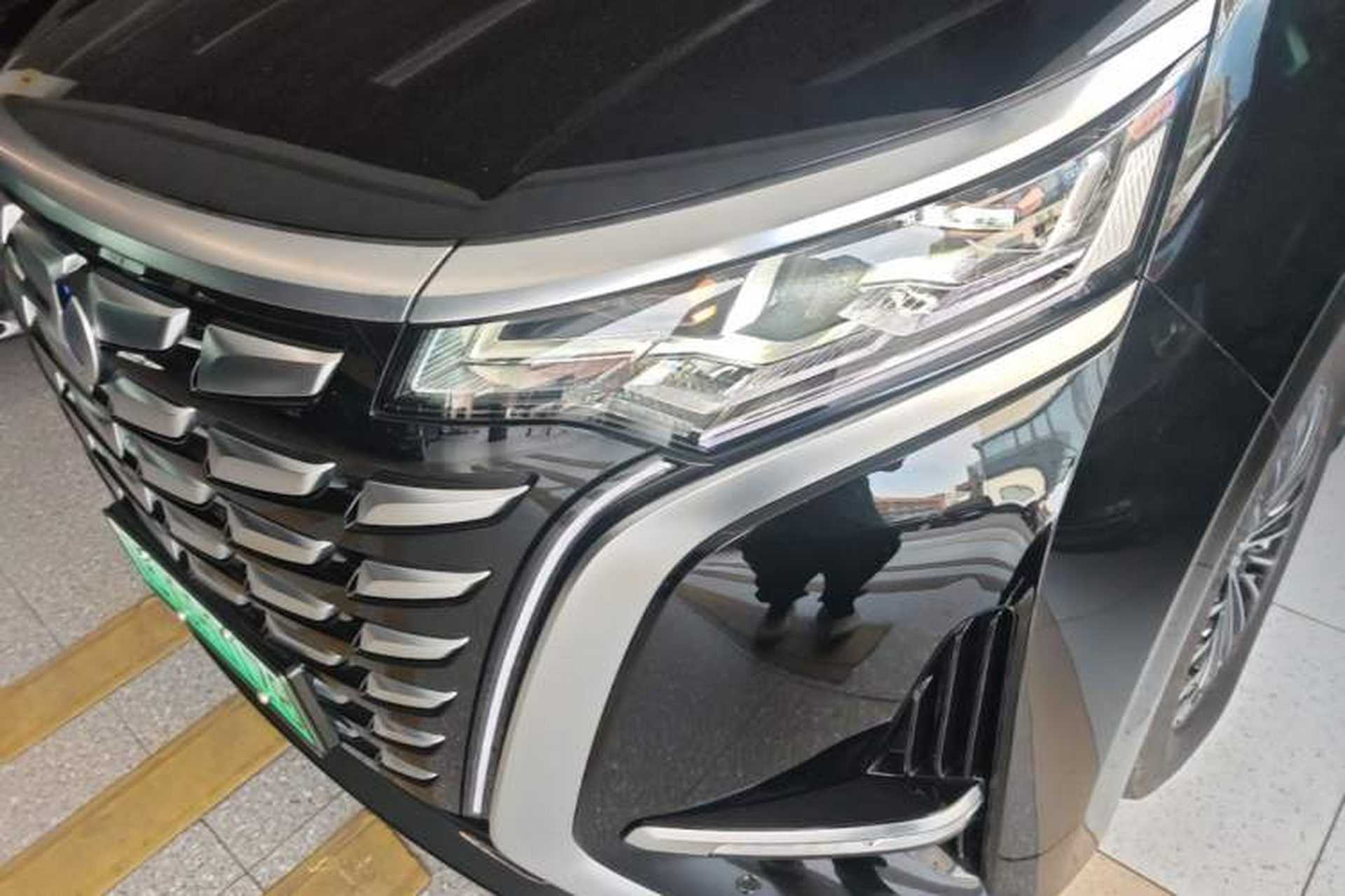 Used Denza D9 2022 DM-i 970 Four-Wheel Drive Flagship Model Left Front Headlight