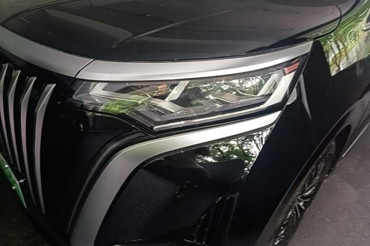 Used Denza D9 2022 EV 600 Four-Wheel Drive Flagship Model Left Front Headlight