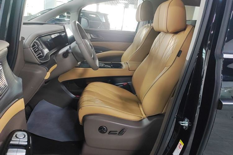 Used Denza D9 2022 DM-i 970 Four-Wheel Drive Prestige Model Left Front Seat