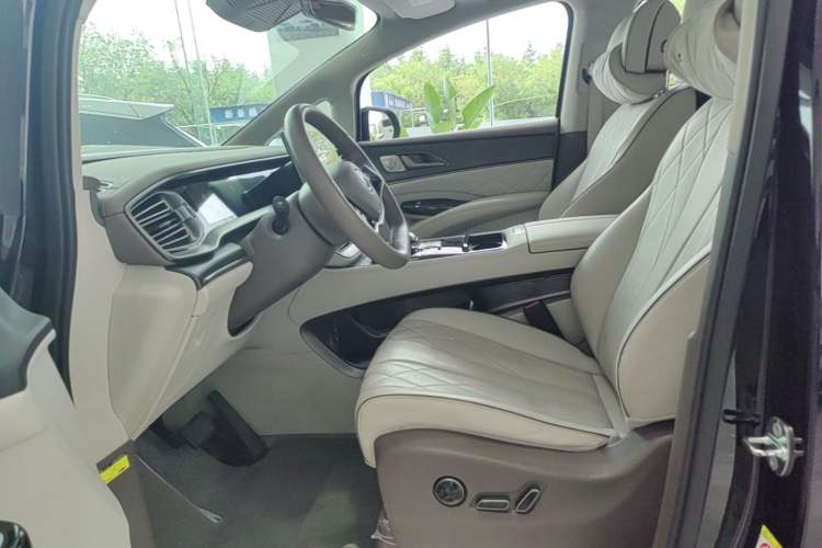 Used Denza D9 2022 DM-i 970 Four-Wheel Drive Flagship Model Left Front Seat
