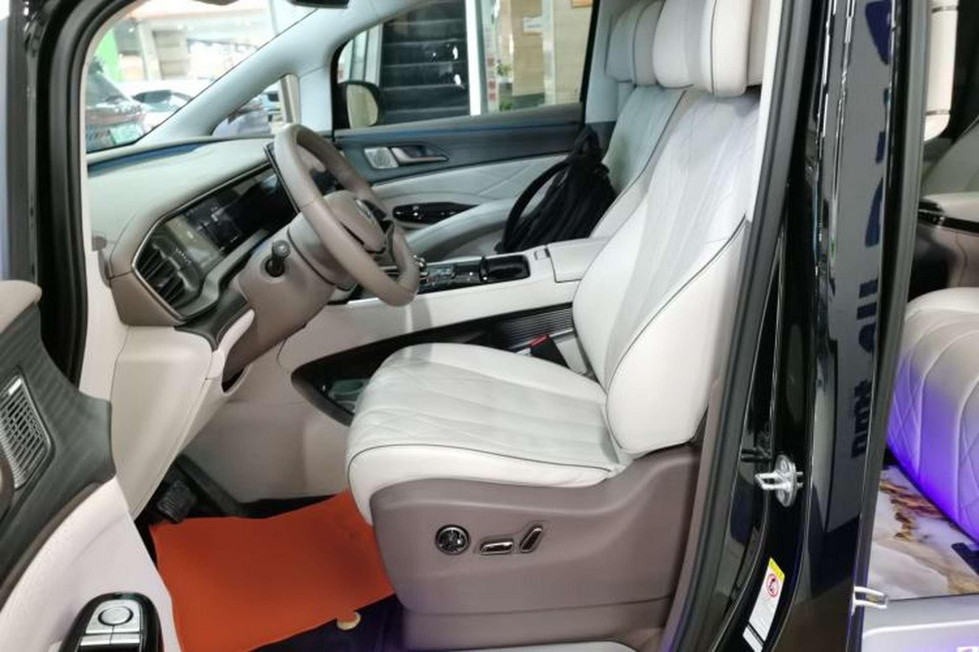 Used Denza D9 2022 DM-i 970 Four-Wheel Drive Flagship Model Left Front Seat