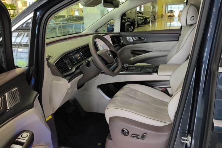 Used Denza D9 2022 DM-i 970 Four-Wheel Drive Prestige Model Left Front Seat