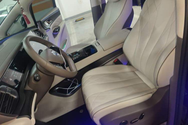 Used Denza D9 2022 DM-i 970 Four-Wheel Drive Flagship Model Left Front Seat