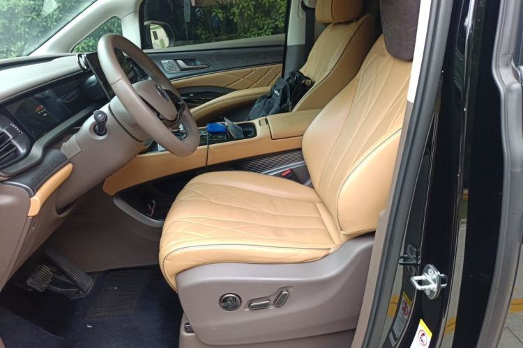 Used Denza D9 2022 EV 620 Prestige Model Left Front Seat