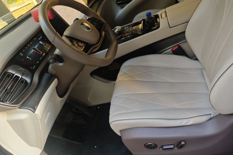 Used Denza D9 2022 DM-i 970 Four-Wheel Drive Prestige Model Left Front Seat