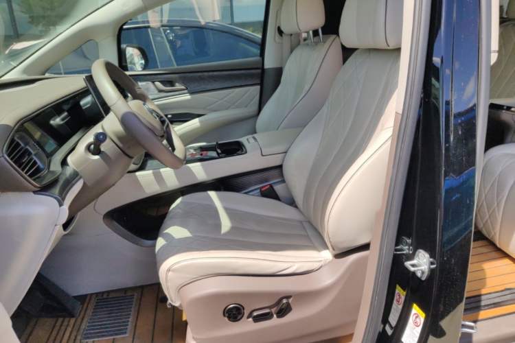 Used Denza D9 2022 DM-i 1040 Prestige Model Left Front Seat