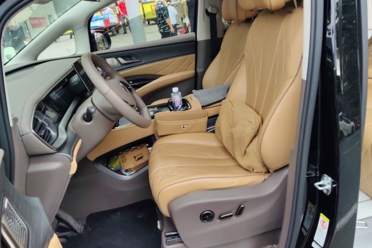 Used Denza D9 2022 DM-i 970 Four-Wheel Drive Flagship Model Left Front Seat
