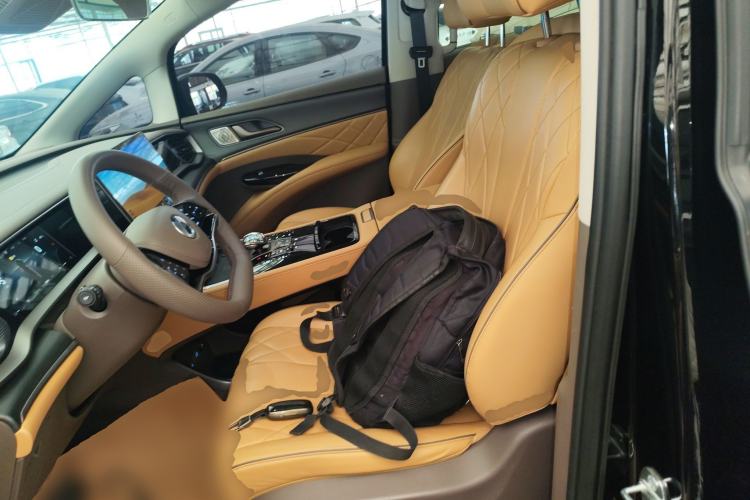 Used Denza D9 2022 DM-i 970 Four-Wheel Drive Prestige Model Left Front Seat