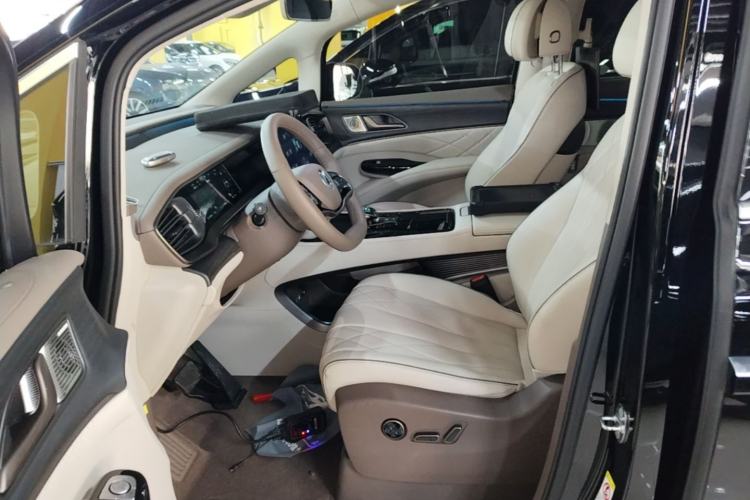 Used Denza D9 2022 DM-i 970 Four-Wheel Drive Flagship Model Left Front Seat