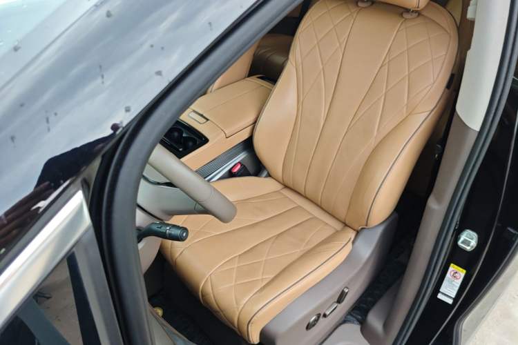 Used Denza D9 2022 DM-i 1040 Prestige Model Left Front Seat